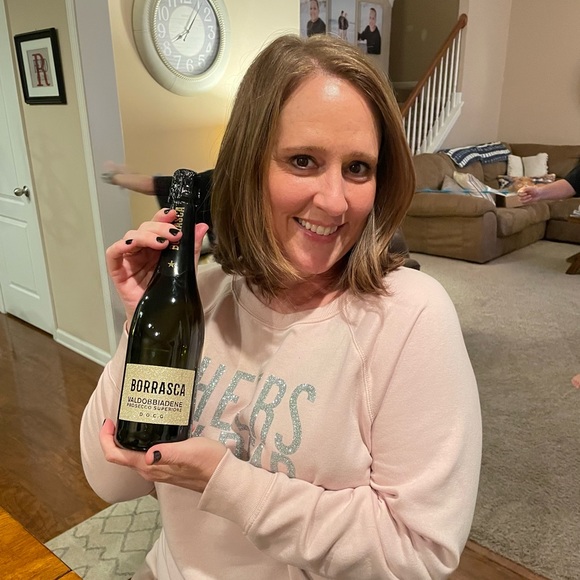 Meet your Posher, Courtney - Picture 2 of 2